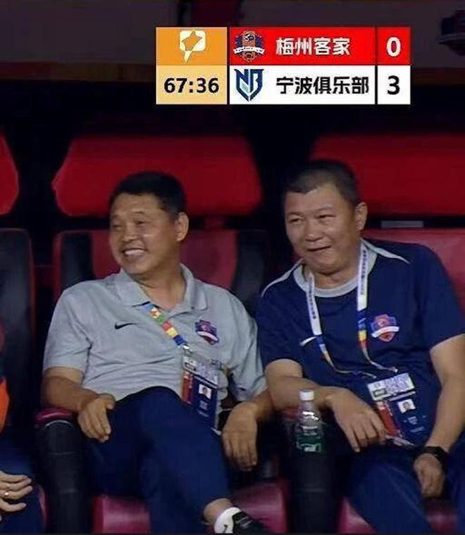 全身灼痛如火烤！印度男孩硬是在池塘生活5年，泡到皮肤发白都不敢上岸...