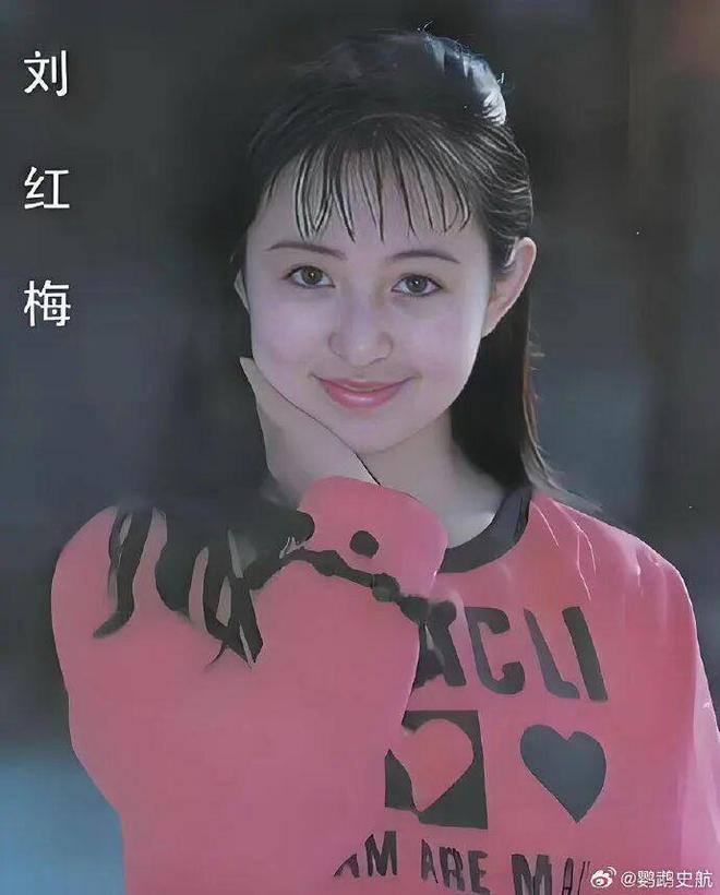 随队记者：维尼修斯终场后直接回更衣室，他的处境很糟糕