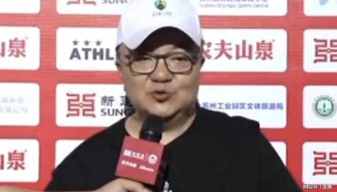 贺希宁晒合影庆祝男篮胜利，胡明轩评论：乐邦詹士先生