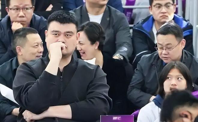 湖人低调打造顶级内线篮板组合：双篮板高手，根治上赛季内线顽疾