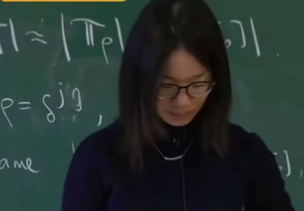 男子充值1000元，账户误到账26419933亿元巨款，疯狂消费后拒不退还；平台发现后冻结账户并起诉，法院判了
