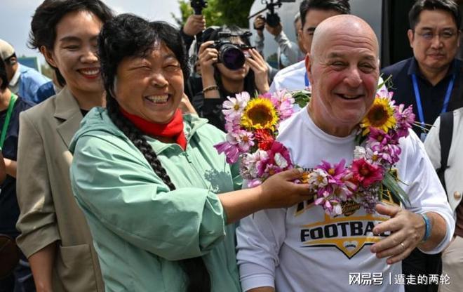 李海新执法京沪大战！吹申花最近7场6胜1平，国安争第二，张玉宁大战拉唐