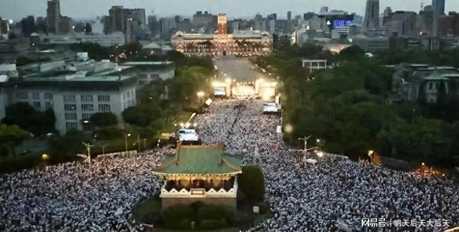 香港为什么现在不再喊超新加坡？因为新加坡，是香港永远的阴影