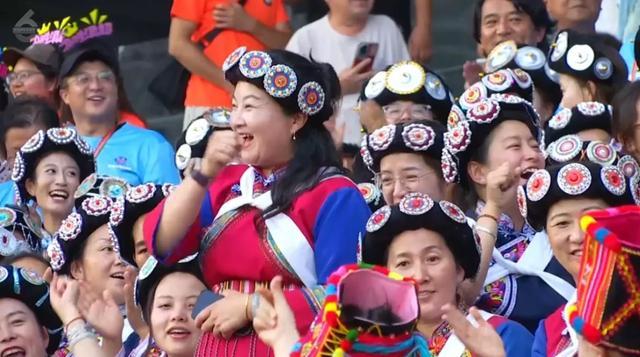 权力的诱惑！赛后庆祝队长袖标重回姆巴佩身上，曾为此不惜得罪队友