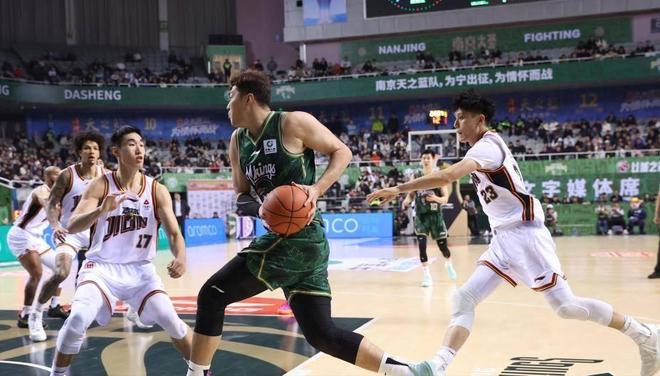 尼克斯统治力：豪取季后赛12连胜创纪录 布伦森30分末节导大逆转